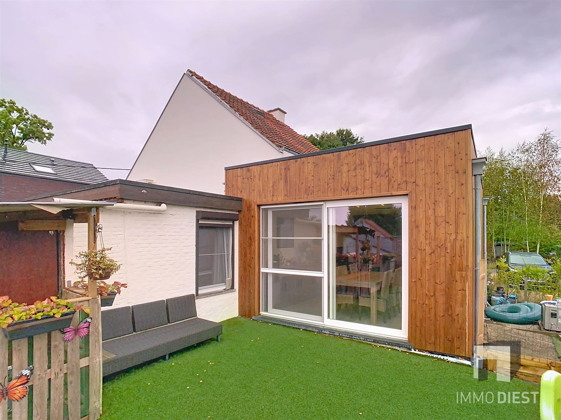 Charmante gerenoveerde woning met 4 slpkmrs foto 18