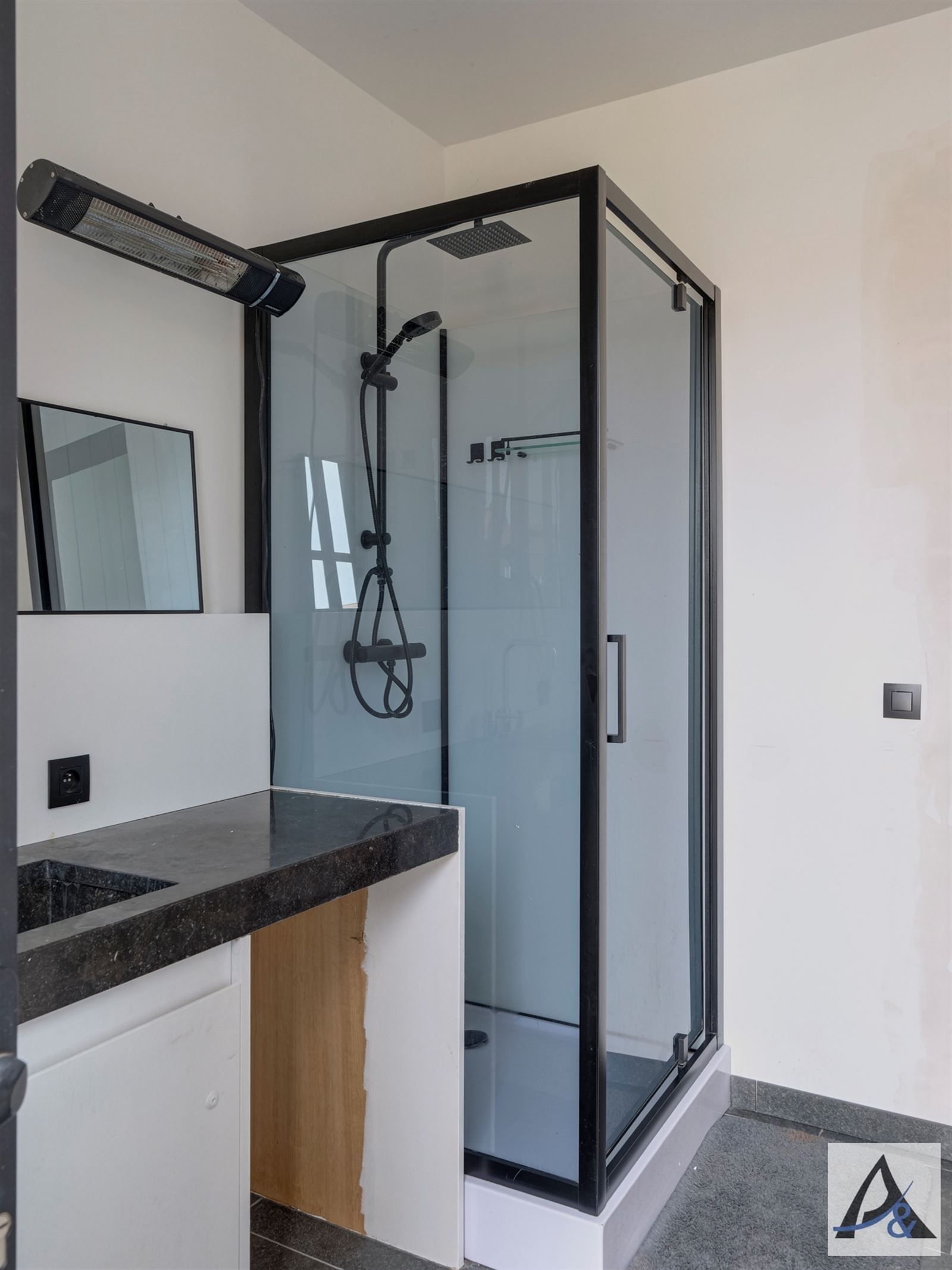 Totaal gerenoveerde, instapklare gezinswoning te koop in het hart van Munsterbilzen! foto 19