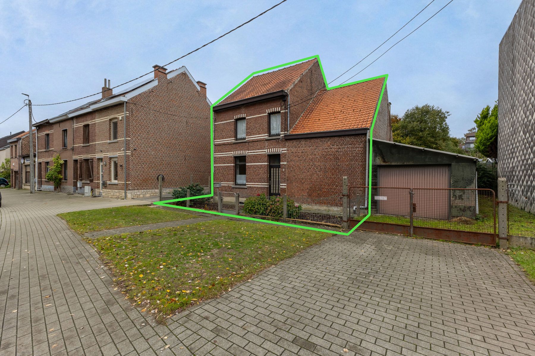 Goed gelegen ruime te renoveren woning  foto 3