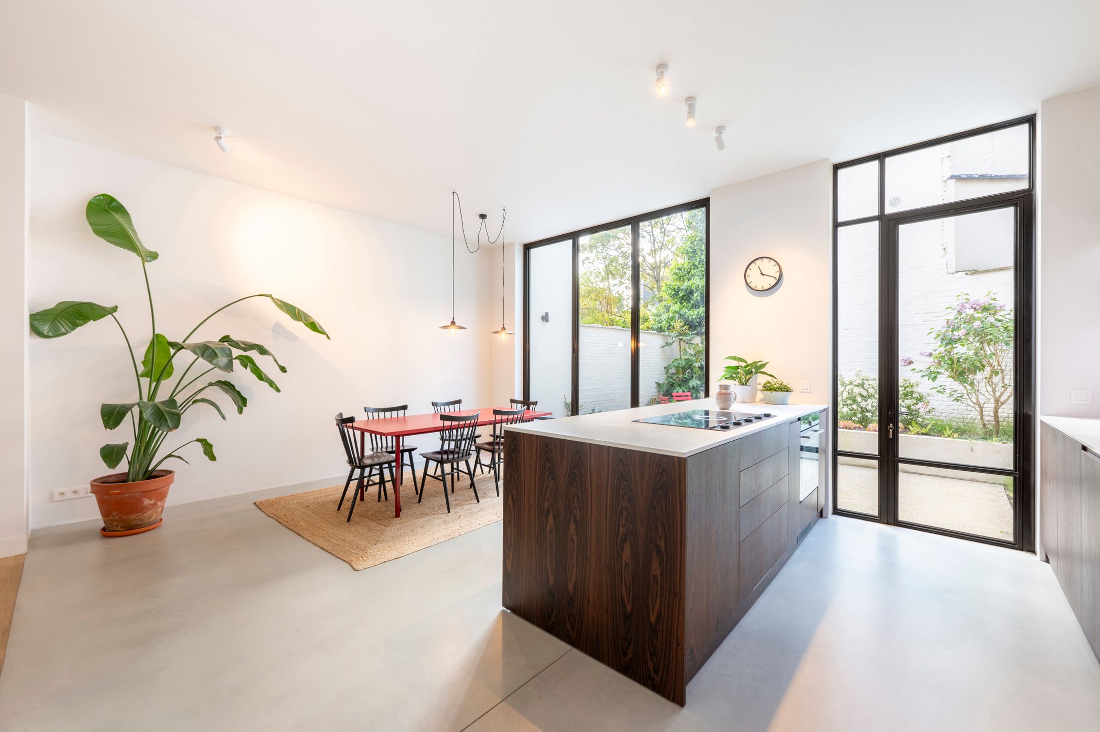 ANTWERPEN-ZUID - Gerenoveerd herenhuis met tuin  foto 3