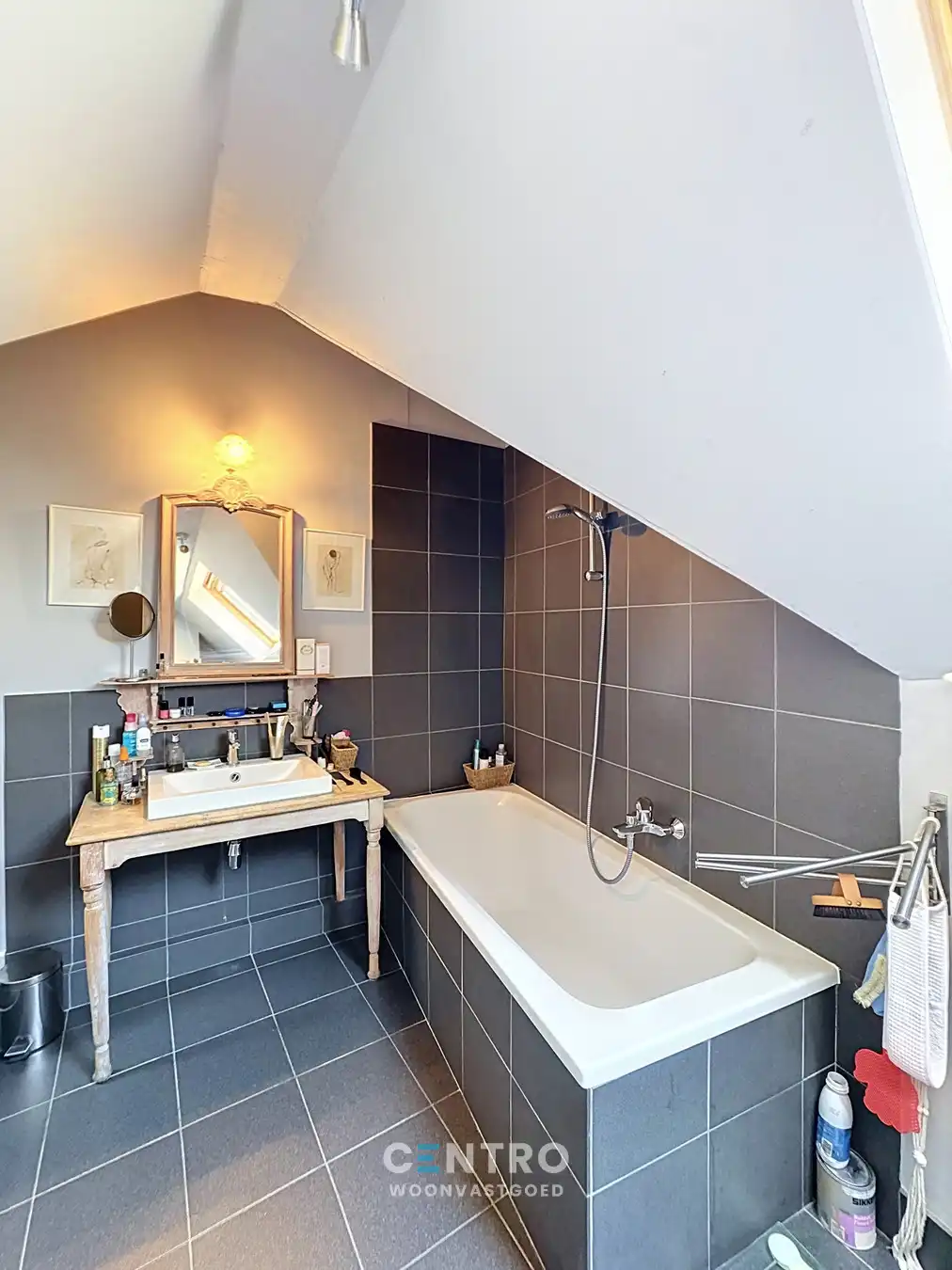 Leuke kunstenaarswoning met 3 slpks en 3 badks in 'het Witte dorp'! foto 15
