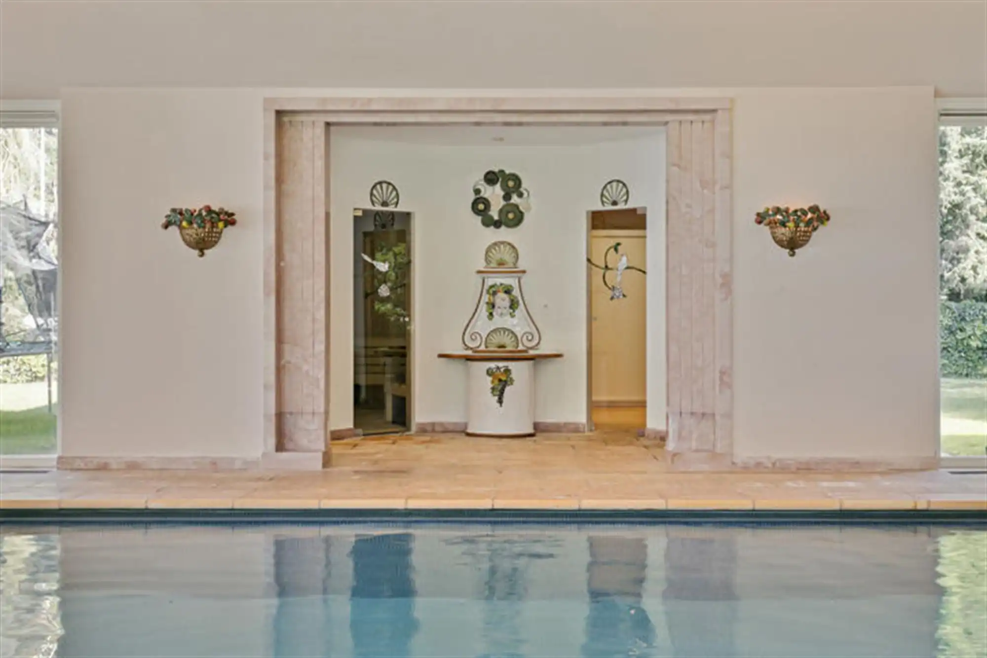 Statig landgoed met binnenzwembad op toplocatie foto 35