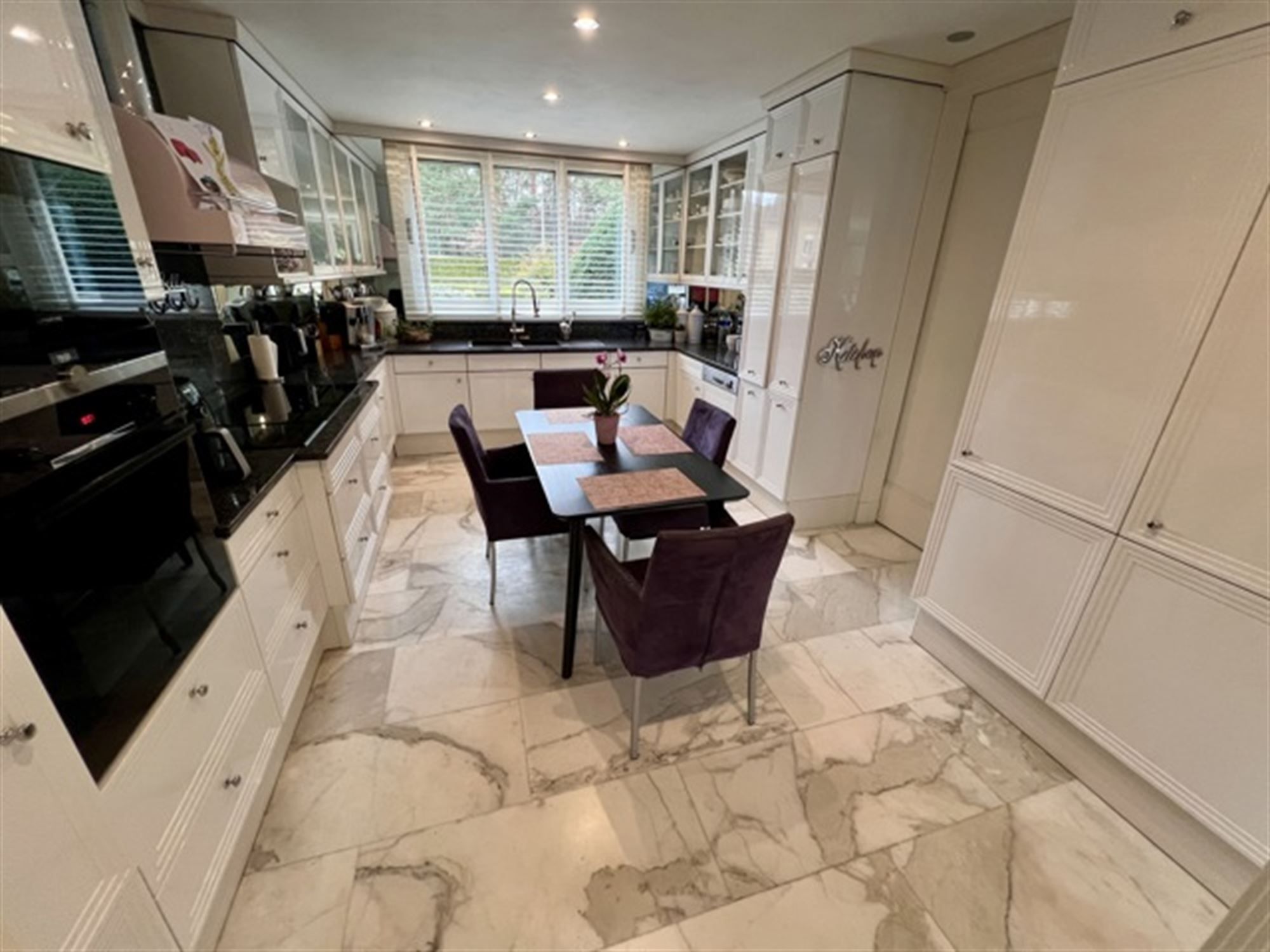 Statig landgoed met binnenzwembad op toplocatie foto 34