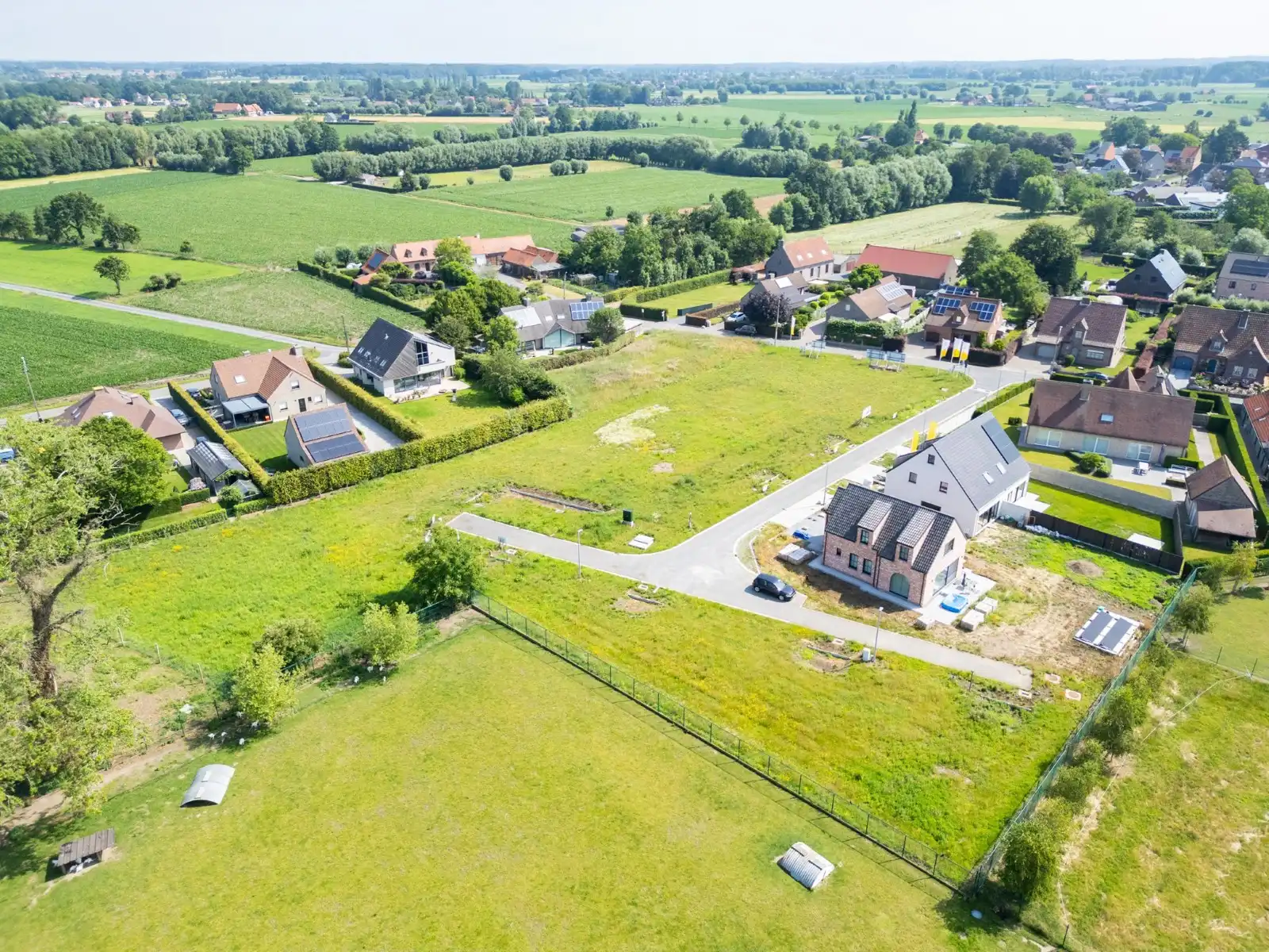 Ruim west georiënteerd villaperceel foto {{pictureIndex}}