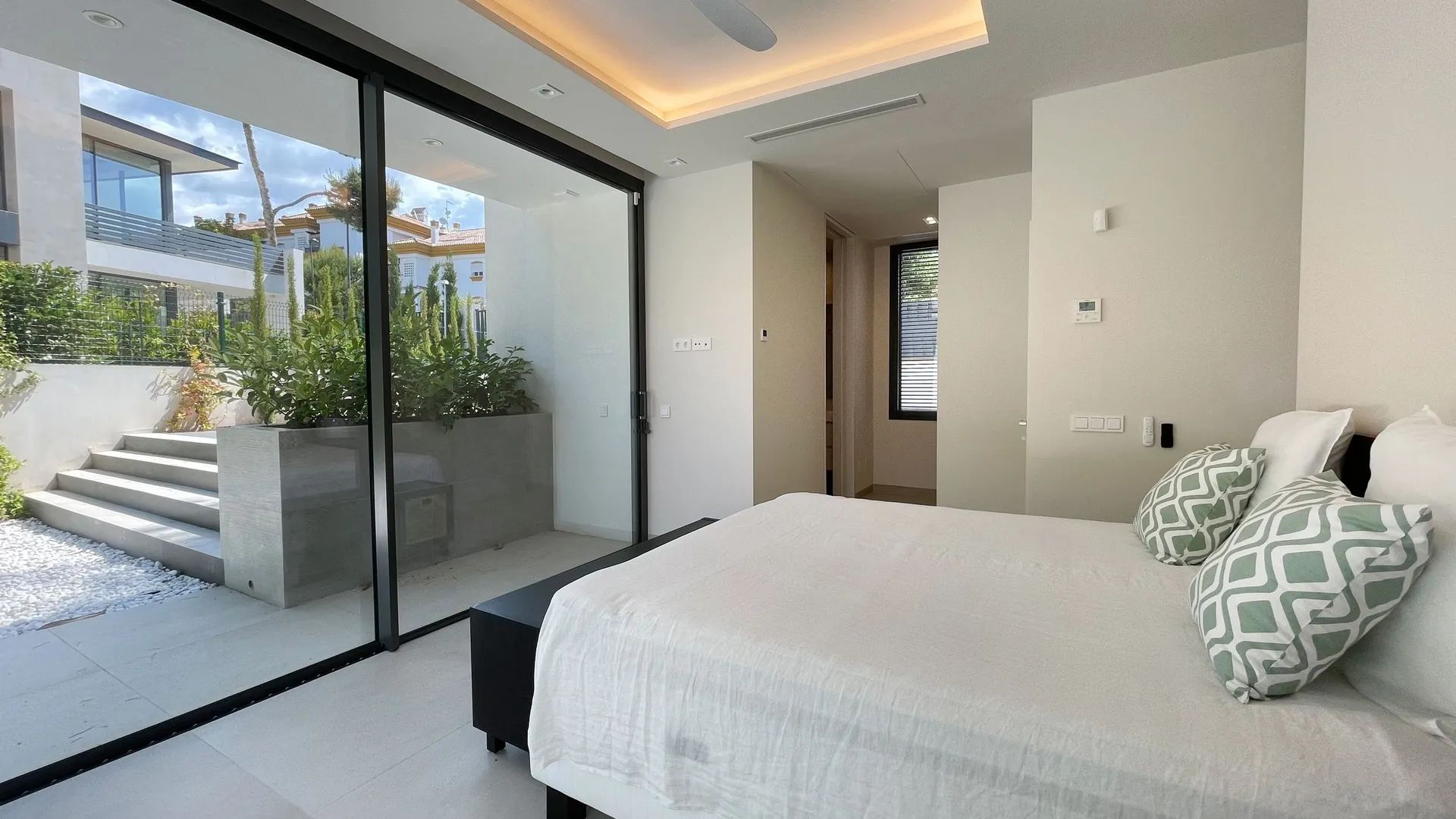 Modern meesterwerk in Nagüeles – waar luxe, ruimte en design samenkomen aan de Golden Mile van Marbella foto 26