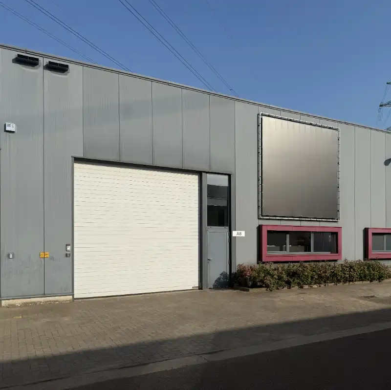 Magazijn met showroom te huur foto 13