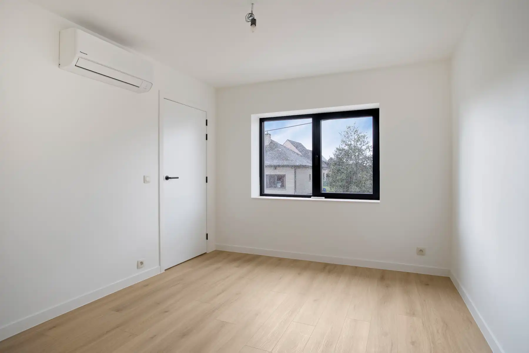 Gerenoveerde woning met 5 slaapkamers en bijbouw foto 15