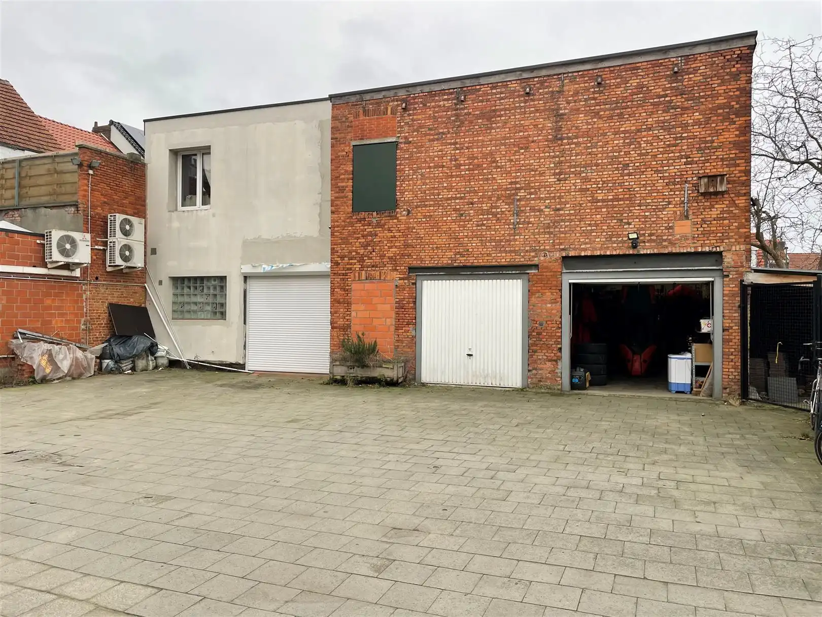 Magazijn in Ekerse dorpskern foto {{pictureIndex}}