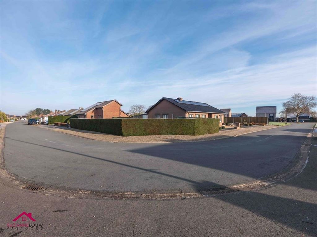 Zeer goed onderhouden, vrijstaande en gelijkvloerse woning foto 3