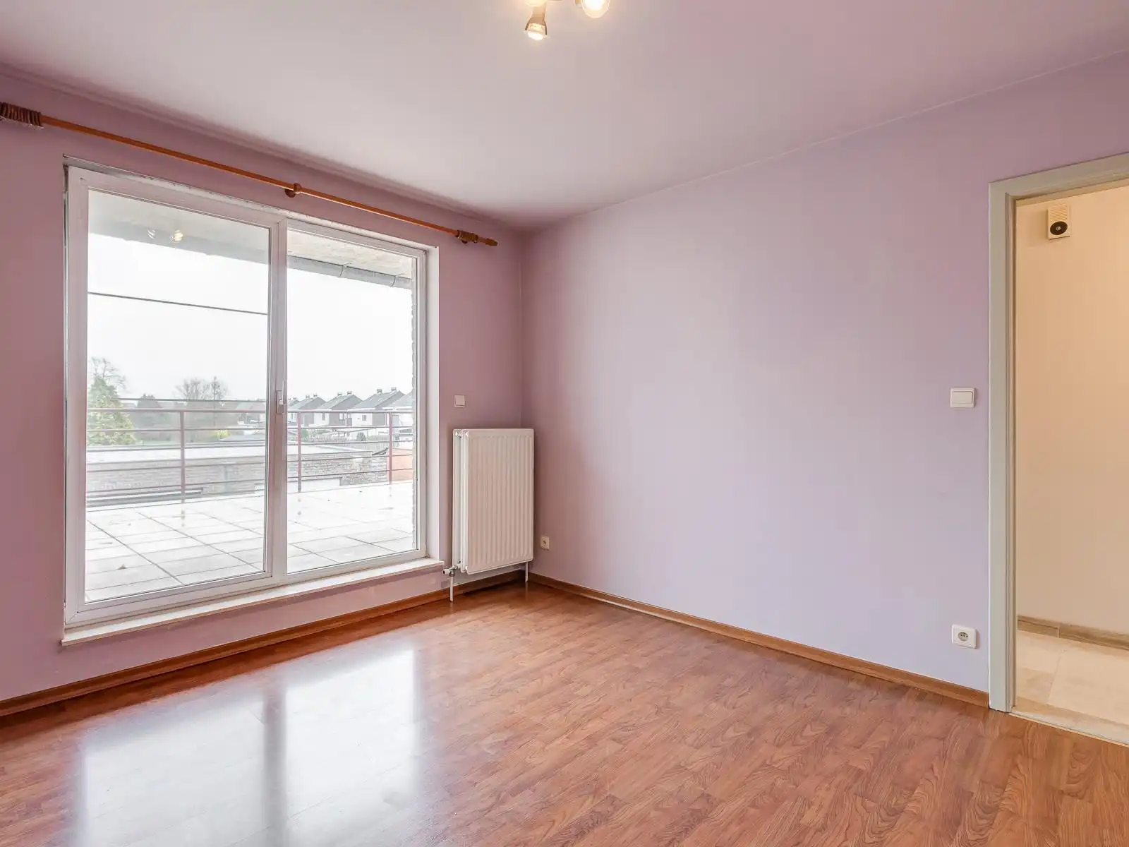 Appartement op 1ste verdieping met lift, 2 slaapkamers, ruim terras, garage en autostaanplaats. foto 8