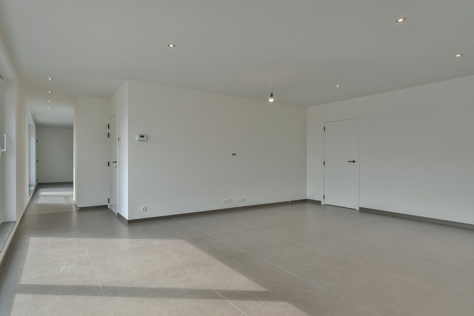 Ruim instapklaar nieuwbouwappartement (167 m²) met 3 slaapkamers en groot terras in centrum Eernegem foto 4