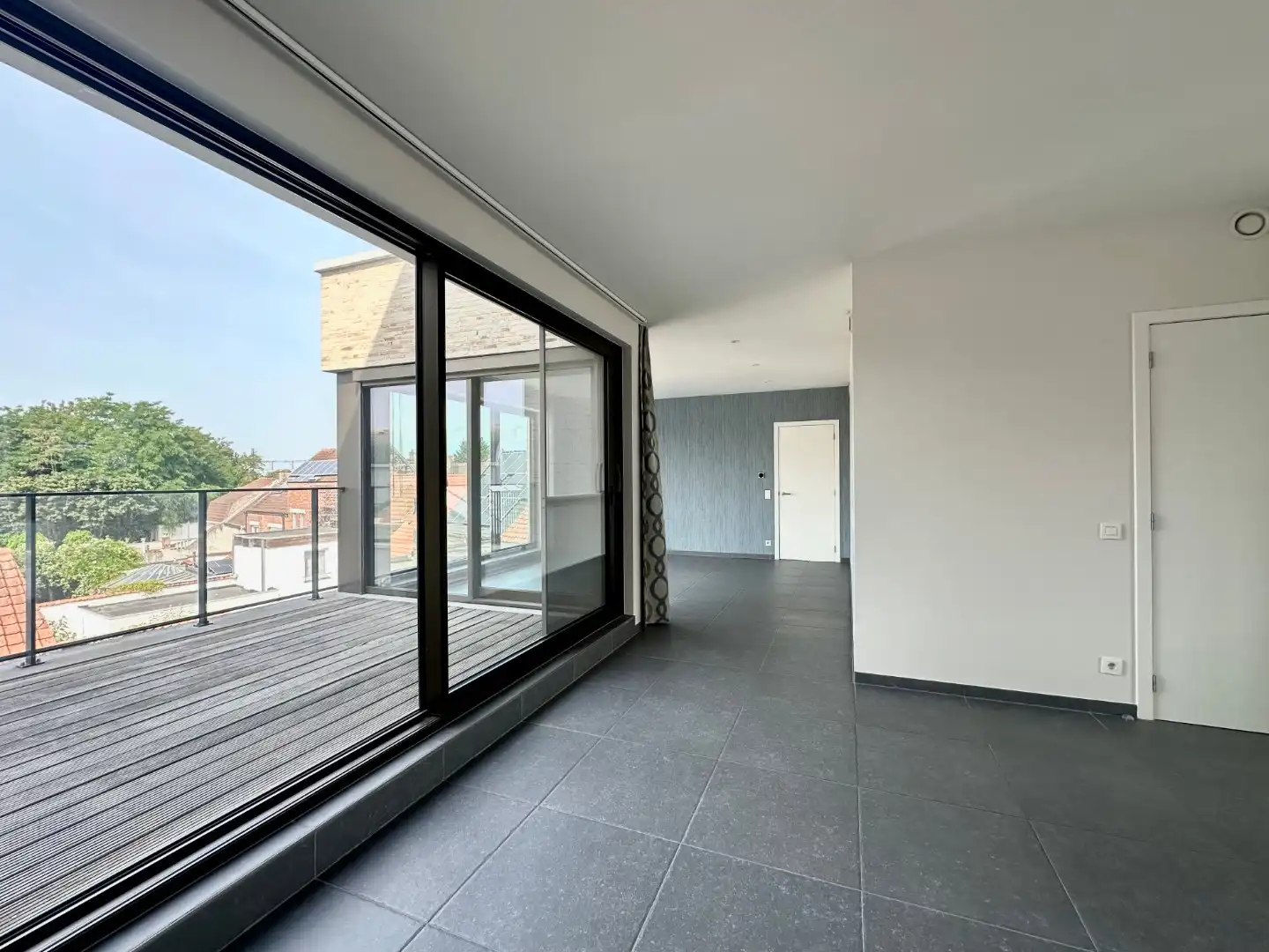 Zeer ruim appartement op goede locatie nabij de Smedenpoort foto 4