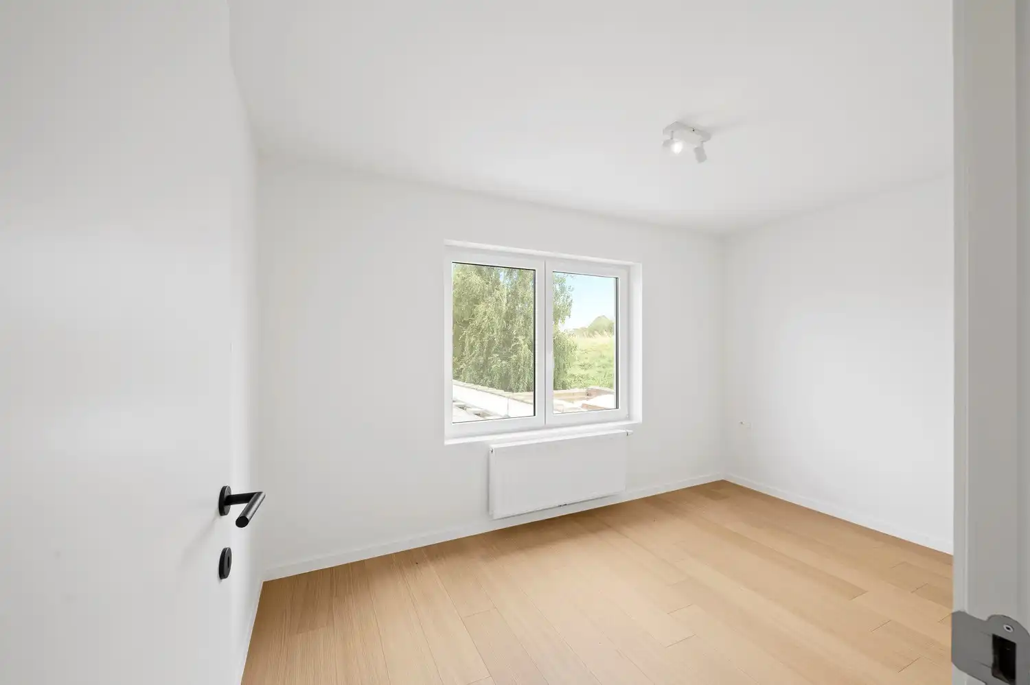 Prachtig gerenoveerde woning met tuin op wandelafstand van de Zee foto 13