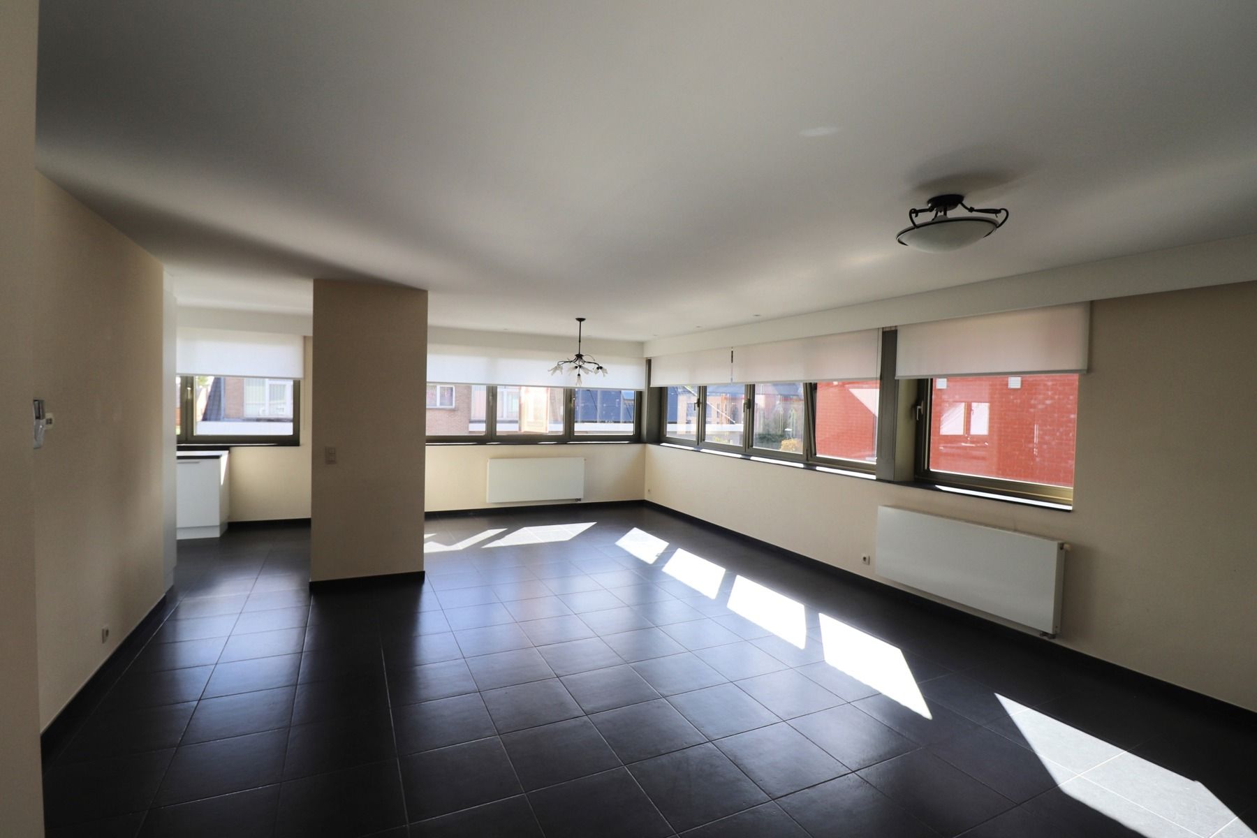Een appartement met 2 slaapkamers, terras en autostaanplaats in het centrum van Merksplas. foto 4