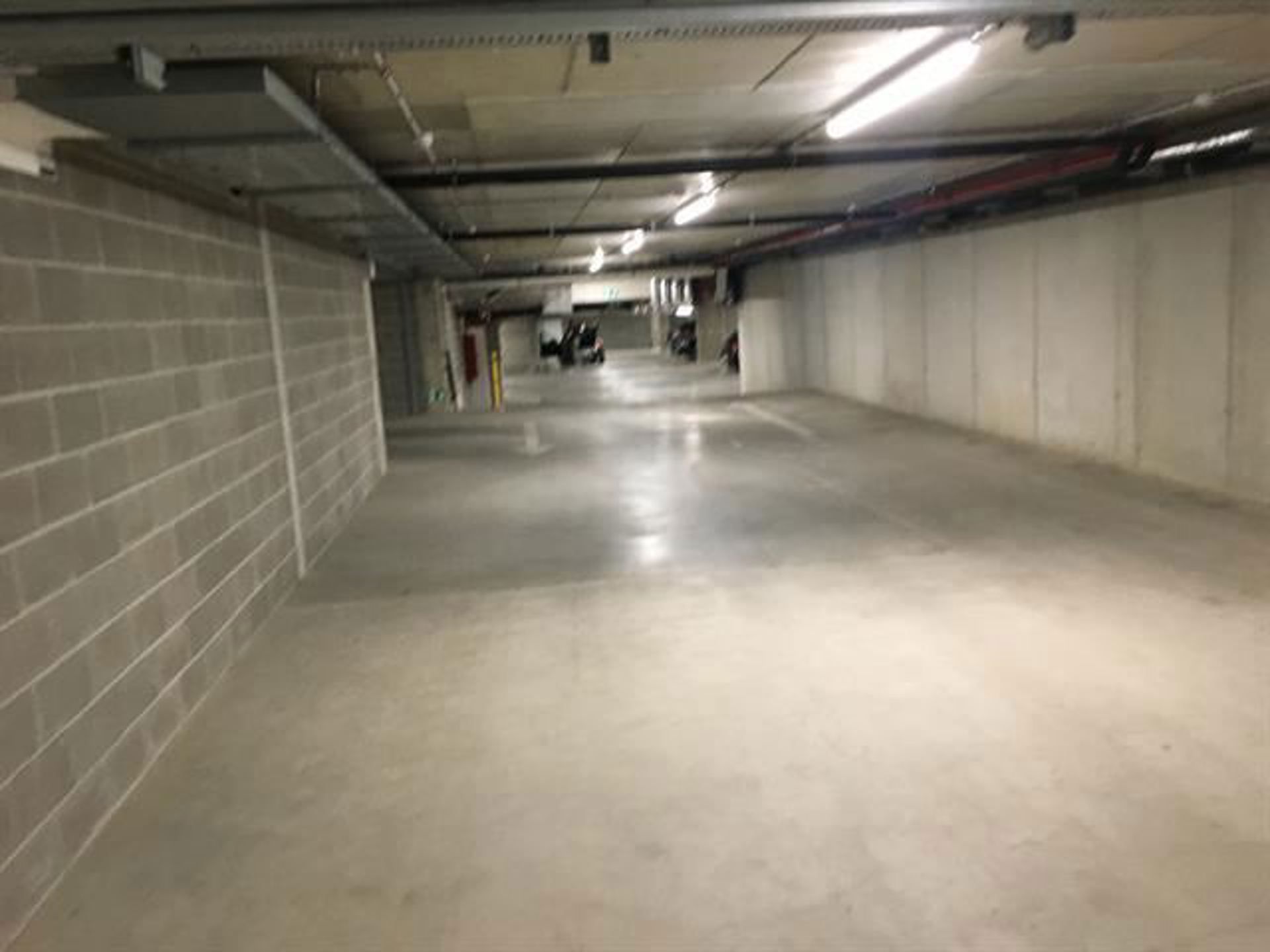 Parkeerplaats te huur foto 3