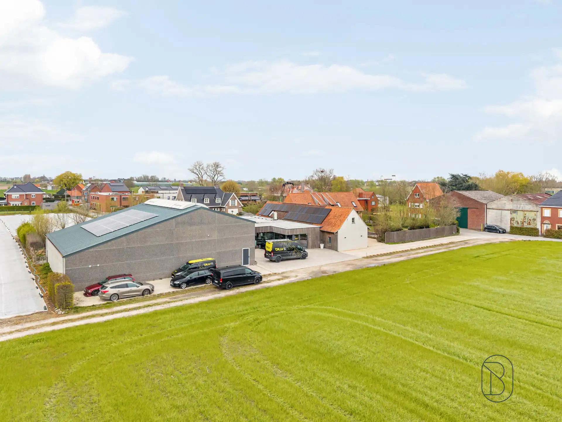 Unieke kans: prachtige woonst met zwembad + bedrijfsgebouw foto 31