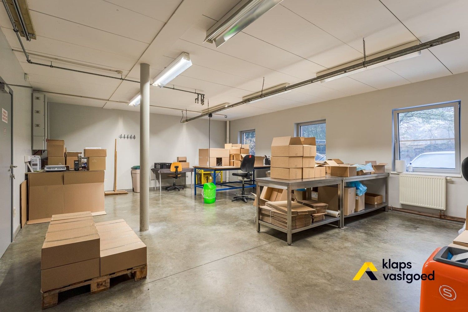 Knappe industriële hal op het bedrijventerrein van Rotem foto 5