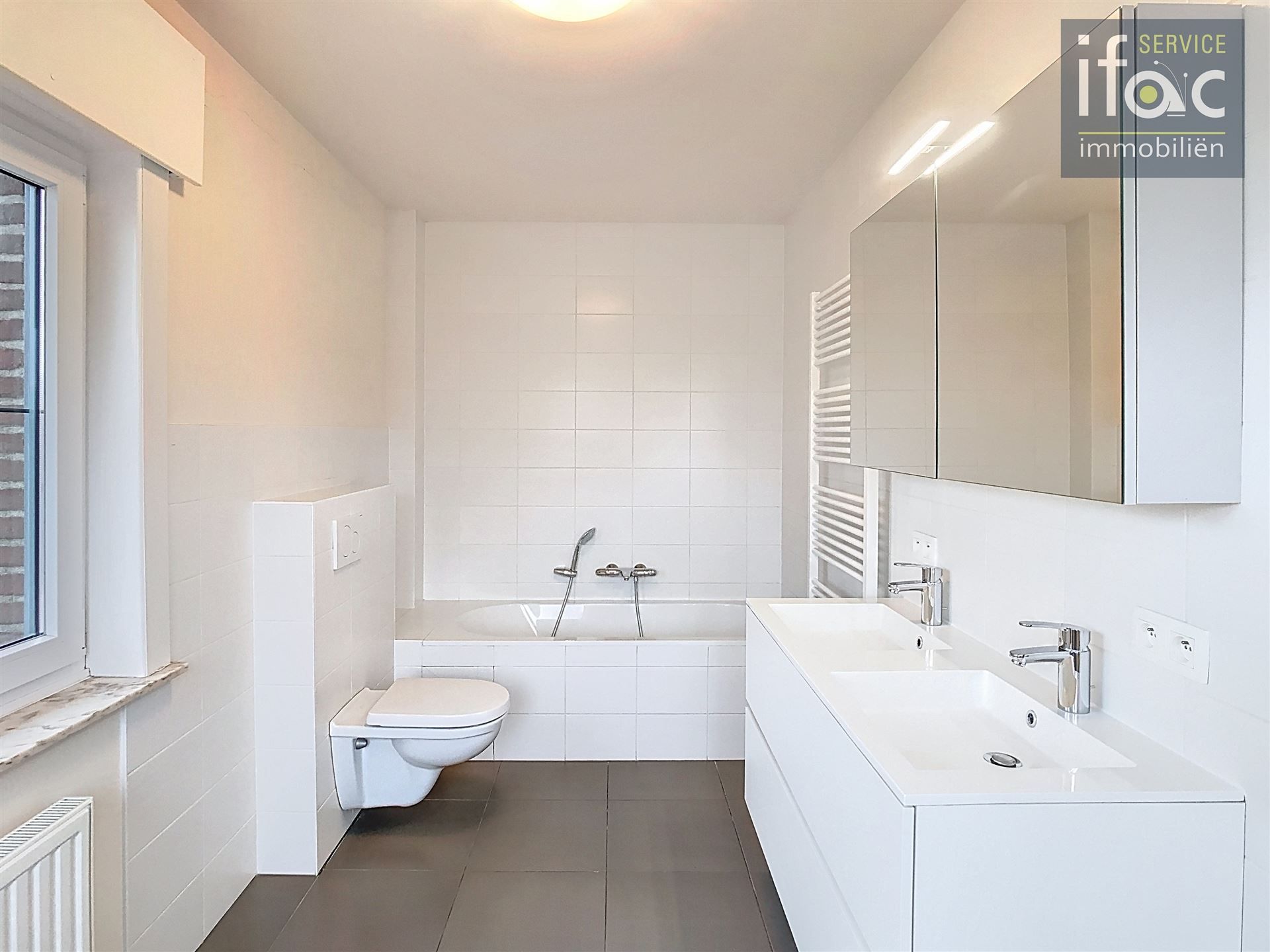 Ruime alleenstaande villa met panoramisch uitzicht foto 17