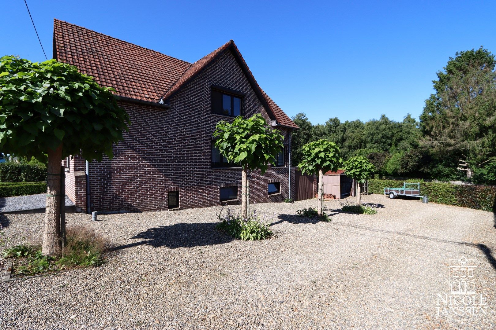 Compleet gerenoveerde charmante gezinswoning met tuin foto 24