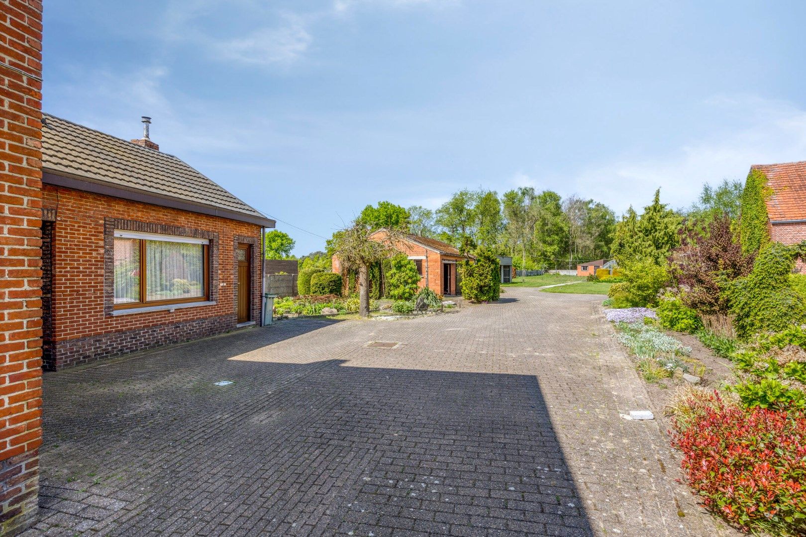 Ruime op te frisse woning op een perceel van 2.210 m² ! foto 30