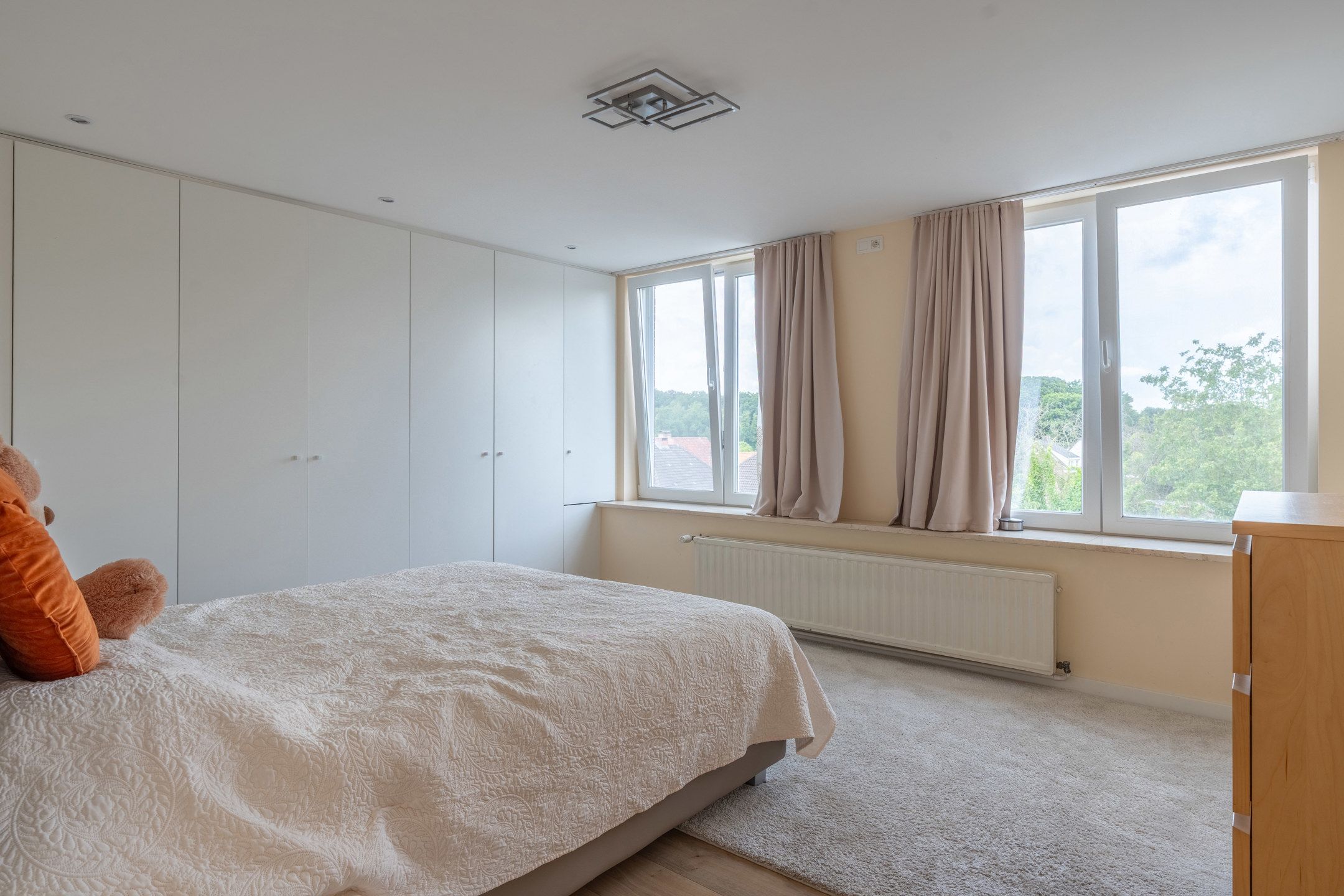 Volledig vernieuwde  woning/kantoor/handelspand met 5 slpks foto 22