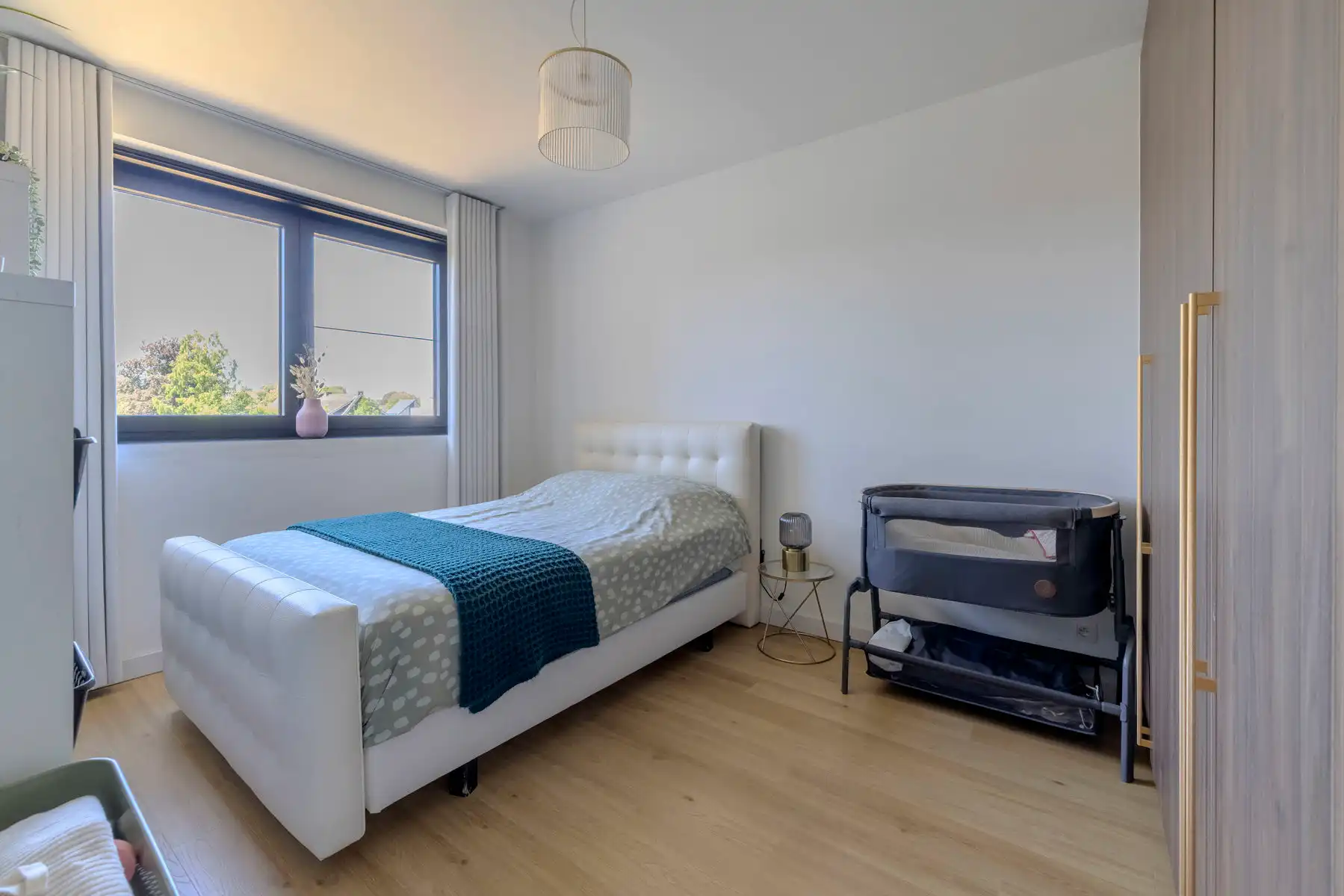 Ruim appartement met 2 slpks, terras van 71m2 en 2 staanplaatsen foto 10
