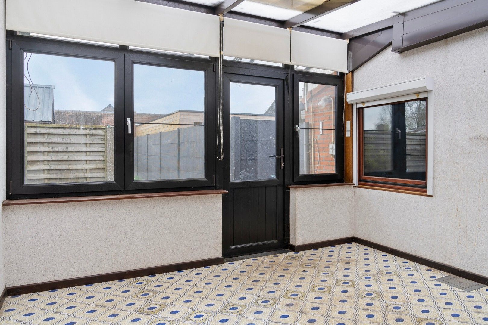 HEEL RUSTIG GELEGEN - TE RENOVEREN - WOONHUIS MET 4 SLPK, TUIN EN TUINBERGING foto 8