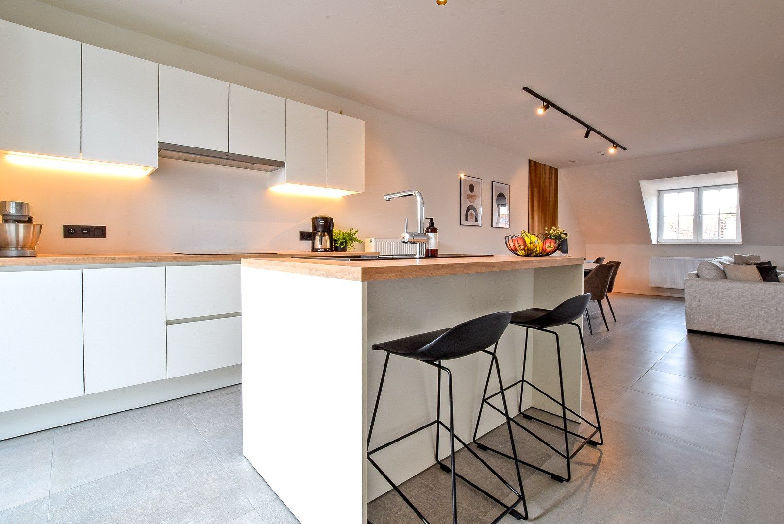 Prachtig recent (2021) duplexappartement (102 m²) met 2 slaapkamers te Nieuwpoort stad. foto 2