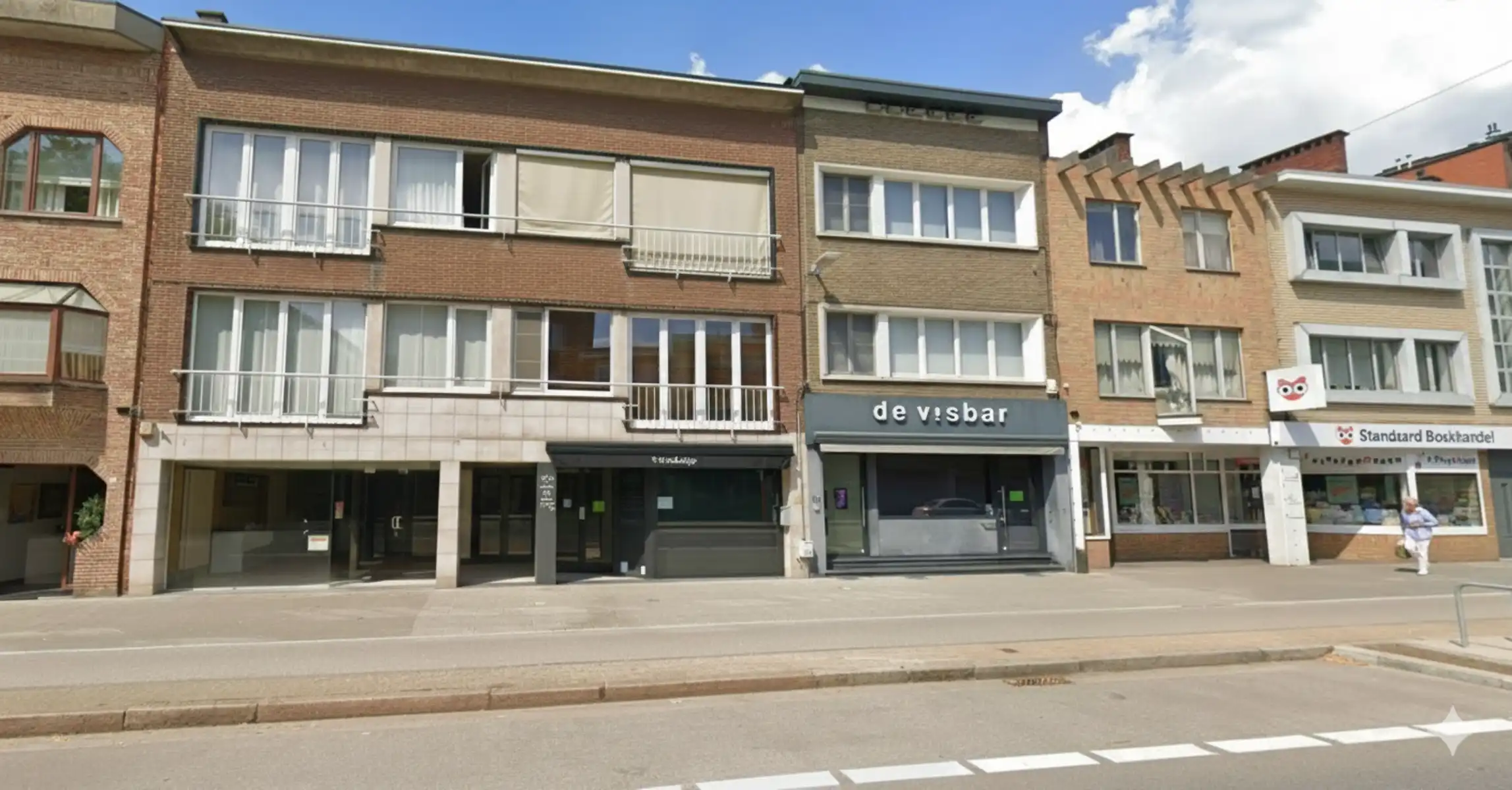 Ruime handelszaak 160 m² te huur – uitstekende ligging foto {{pictureIndex}}