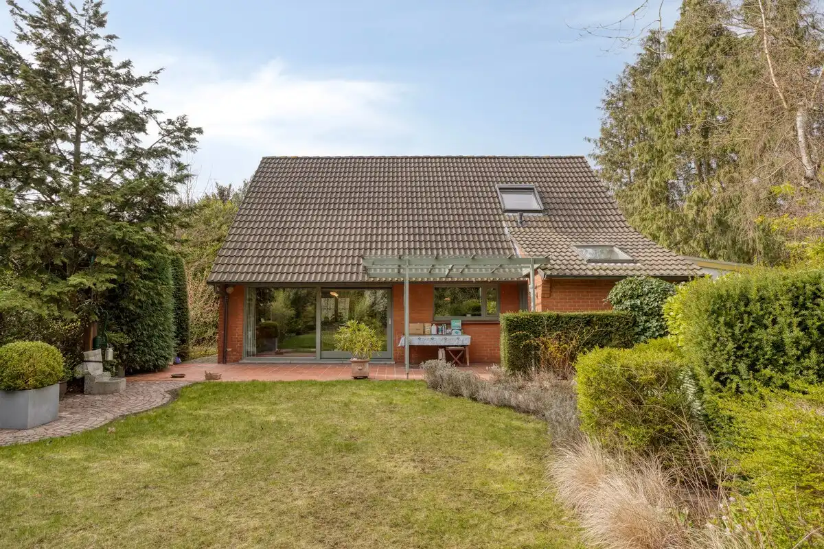 Alleenstaande woning met 2 slaapkamers, garage en grote tuin - verscholen in het groen. foto 26