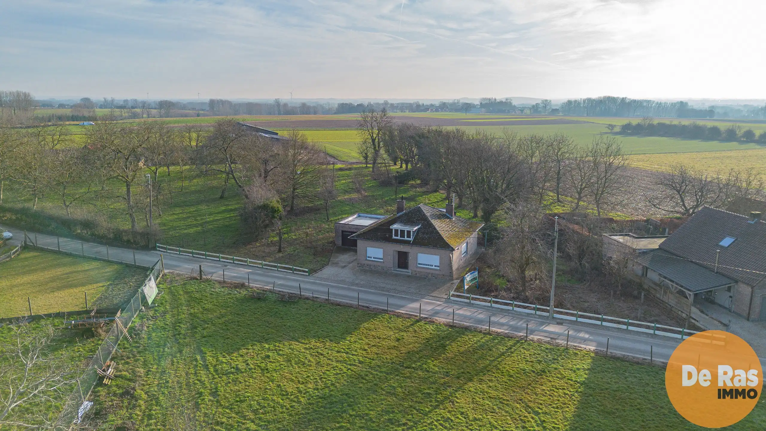 HERZELE - Vrijstaande woning in een landelijke omgeving foto 2