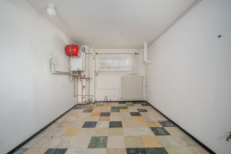 Te renoveren villa, ideaal geschikt voor bijberoep met veel ruimte en grote tuin in centrum Beveren opp 837 m² foto 11