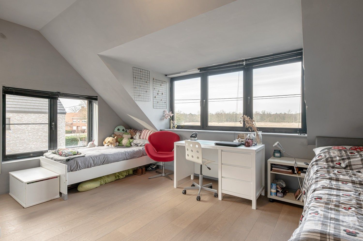 Modern gerenoveerde woning met 4 slpkm foto 31