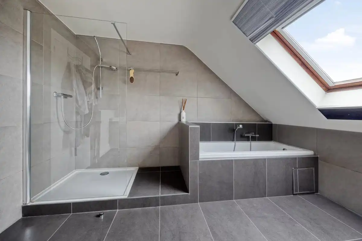 RUIME WONING OP GUNSTIGE LOCATIE EN GELEGEN OP EEN PERCEEL VAN 17A44CA foto 19