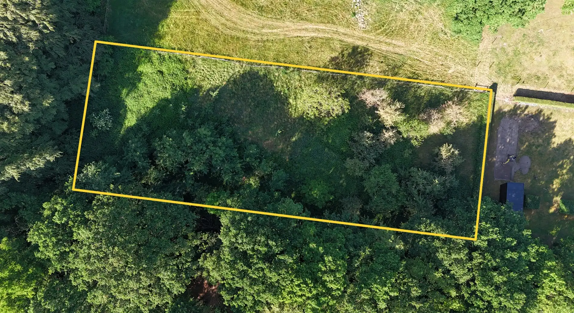 Perceel van 3.567 m² op rustige ligging in Sint-Andries! foto {{pictureIndex}}