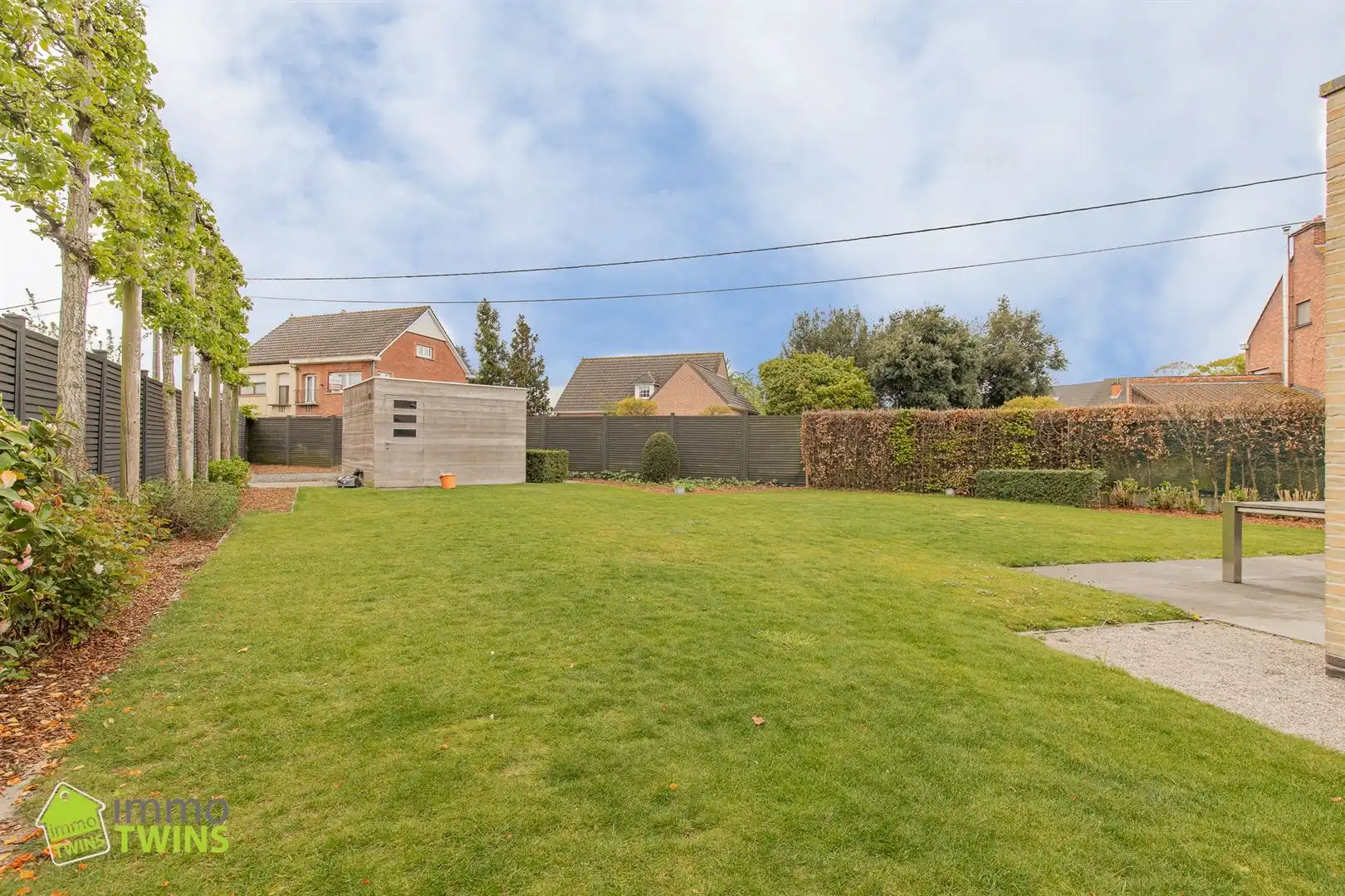 Prachtige instapklare open bebouwing te huur met afgesloten tuin en dubbele garage foto 18