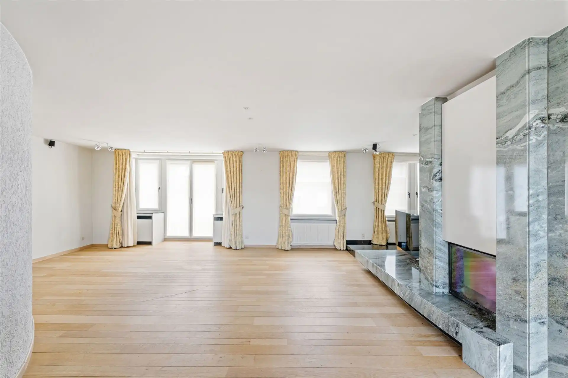 Unieke combinatie van wonen en werken in Sint-Eloois-Vijve! foto 10
