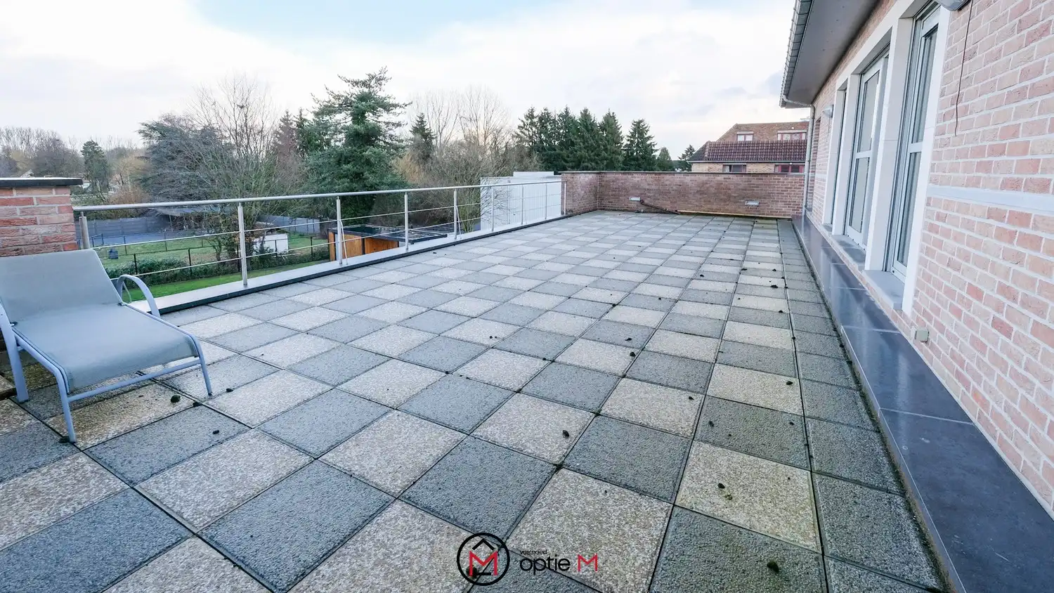 Bedrijfspand met woonst te huur – ruime hal, werkplaats en appartement met 3 slaapkamers foto 5