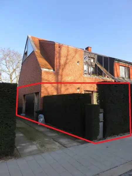 Gelijkvloers appartement met 1 slk foto {{pictureIndex}}