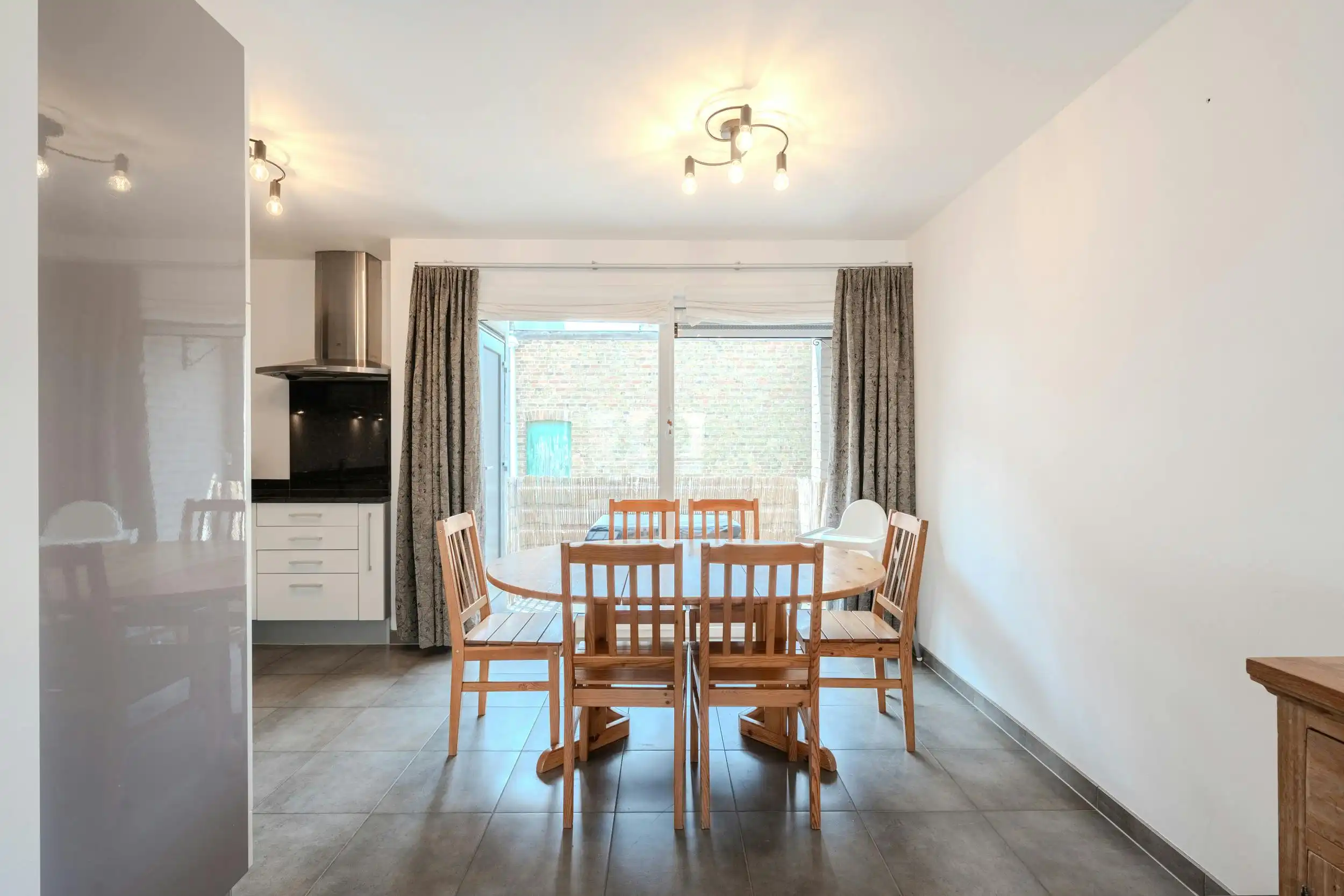 Bel-étage woning met 4 slaapkamers, garage en tuin!  foto 3
