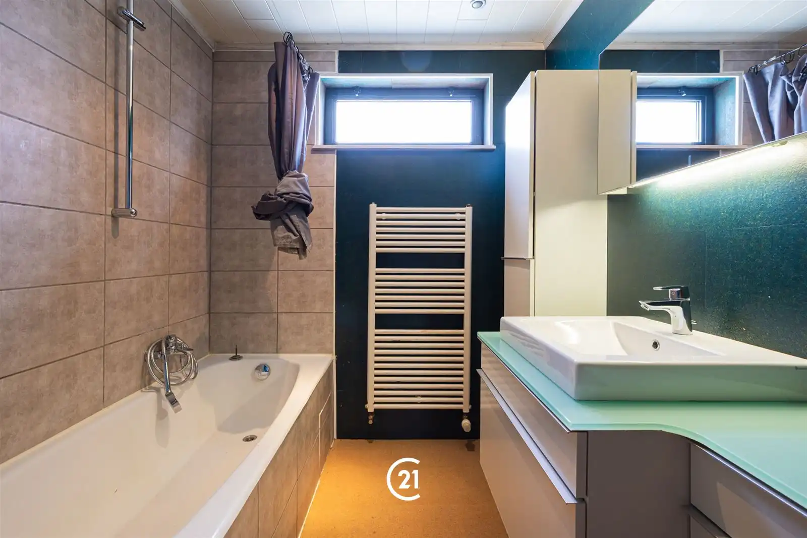 Ruime woning - type herenwoning met 4 slpk en parking foto 16