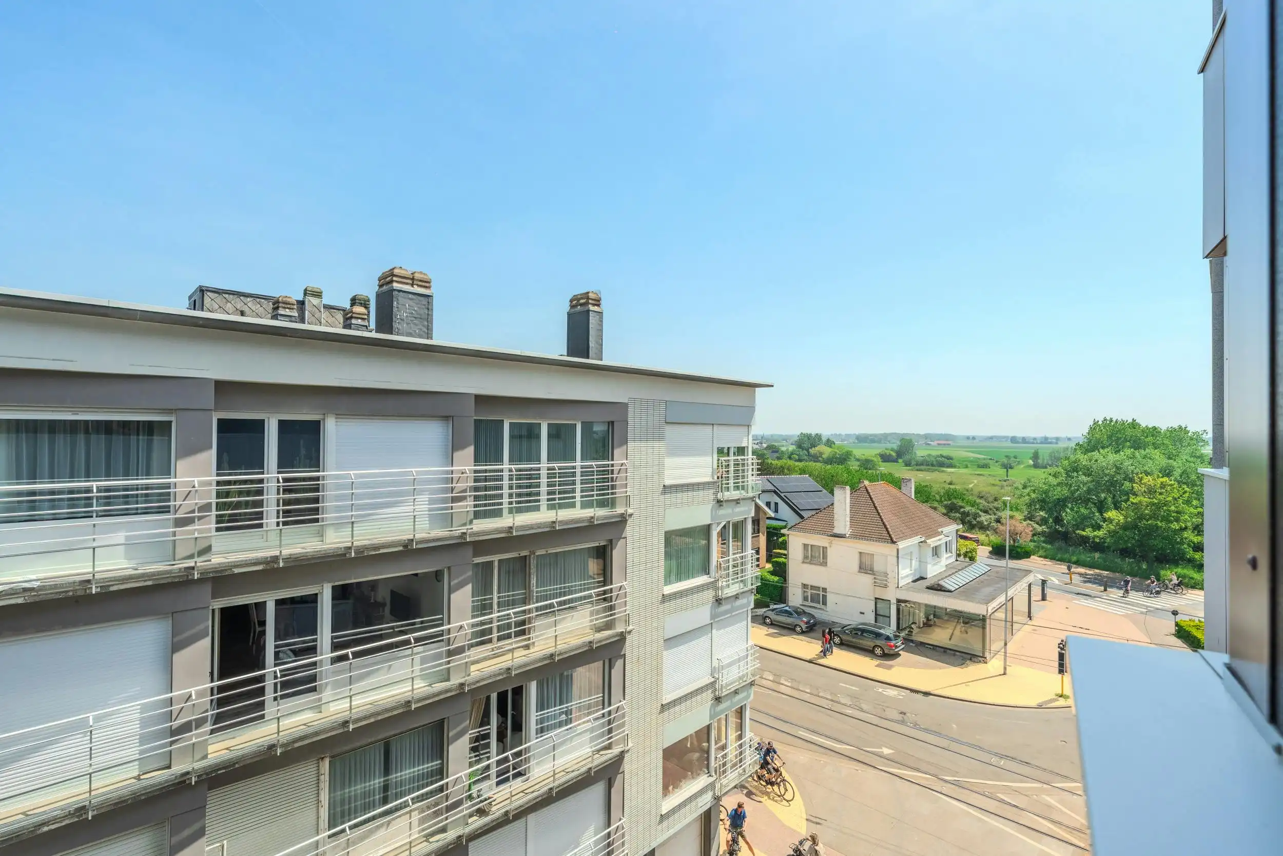 Ruime studio met prachtig zijdelings zeezicht te Middelkerke foto 10