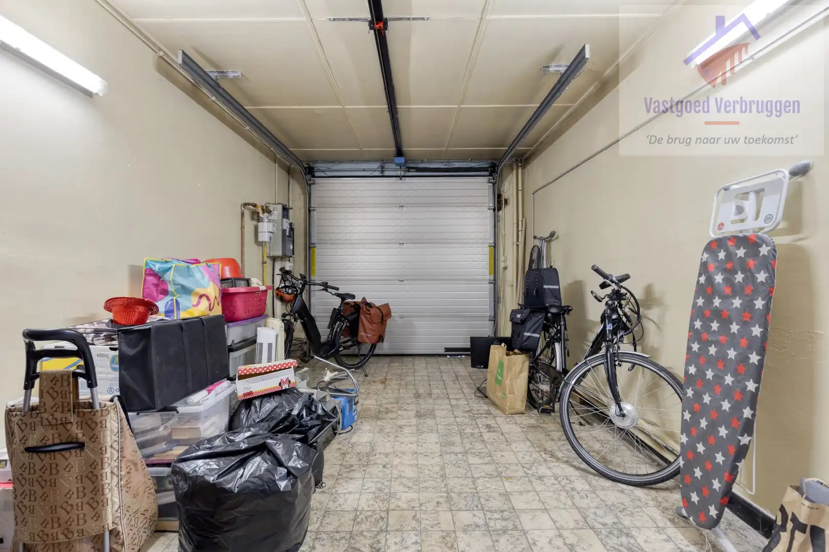 Ruime woning met dubbele loods foto 13