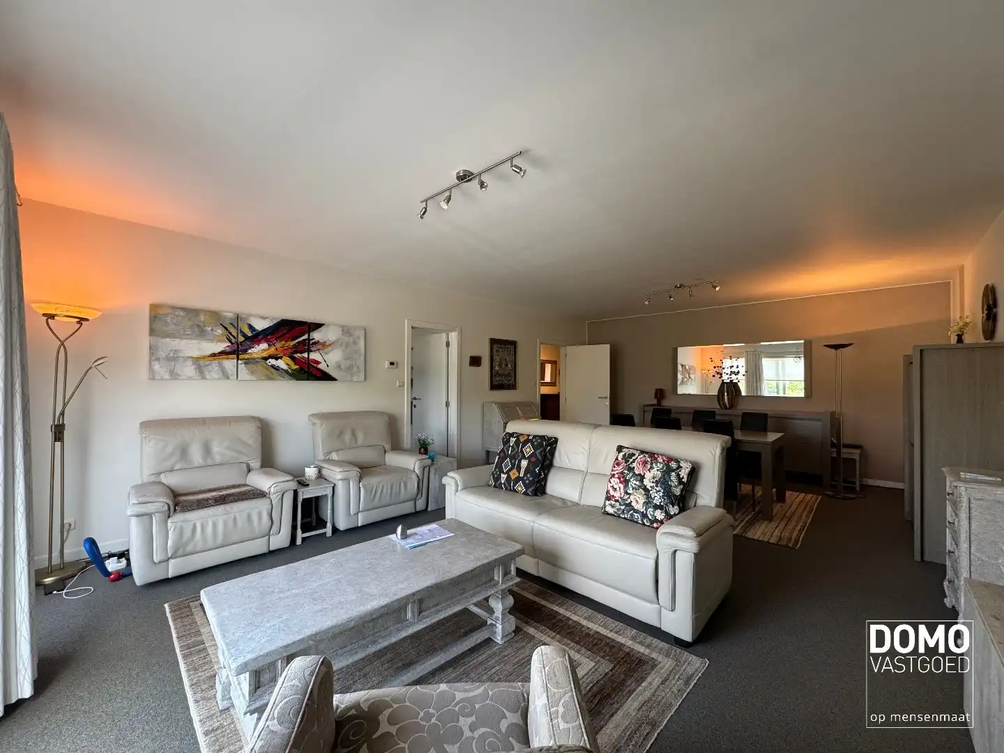 Ruim appartement van 121 m² met drie slaapkamers, twee terrassen en privatieve garagebox op toplocatie in Hasselt foto 3