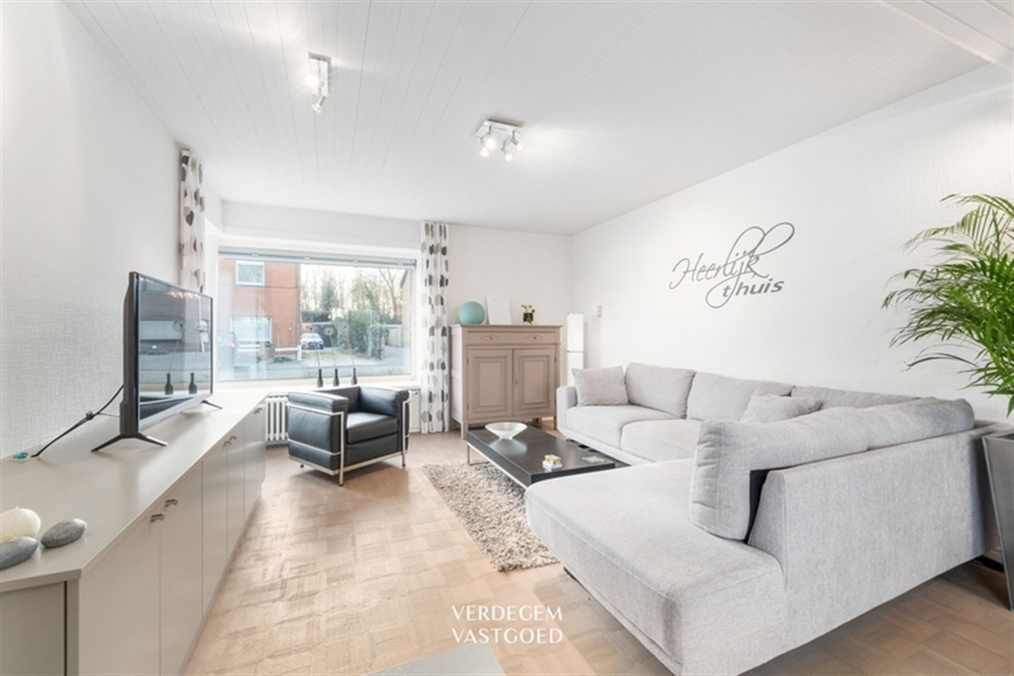 Stijlvolle en instapklare woning met 2+1 slaapkamers, garage en mooie tuin foto 5