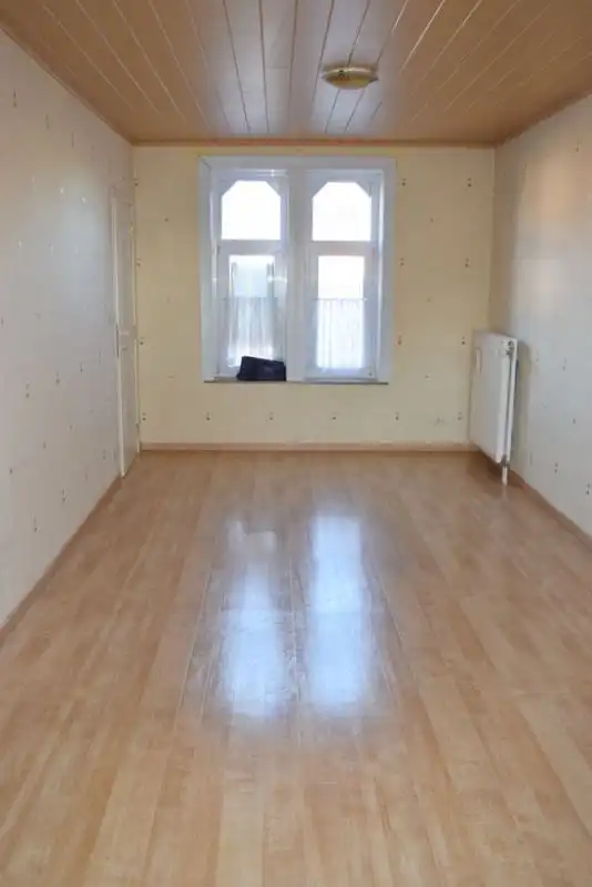 Handelsgelijkvloers met koer en bovengelegen appartement foto 22