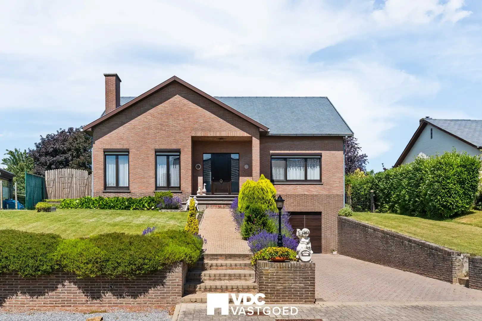 Ruime gelijkvloerse woning op een perceel van bijna 10 are foto 2