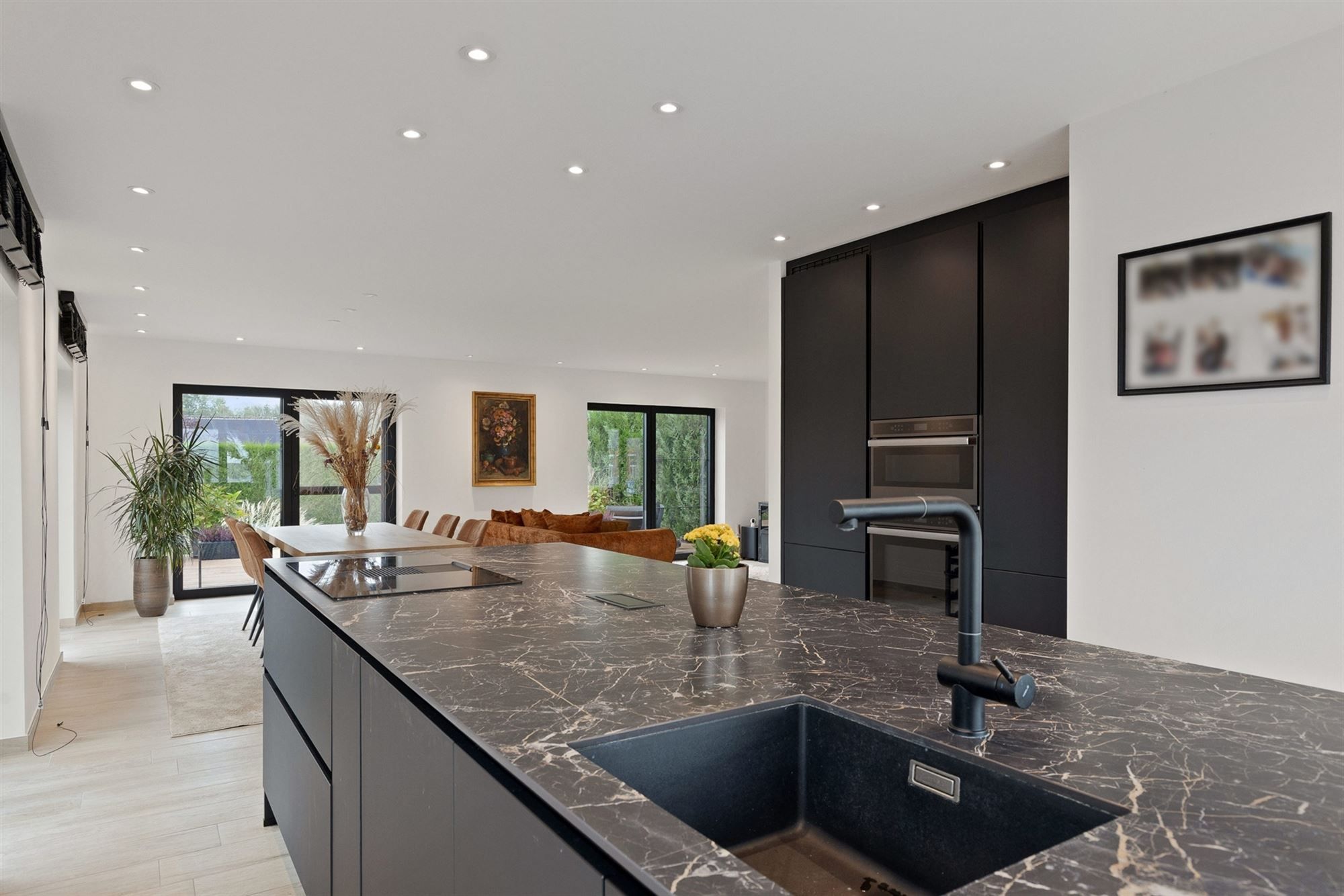 UITERST KNAP GERENOVEERDE WONING MET 3 SLAAPKAMERS GELEGEN OP EEN ZONNIG GEORIËNTEERD PERCEEL TE PAAL foto 11