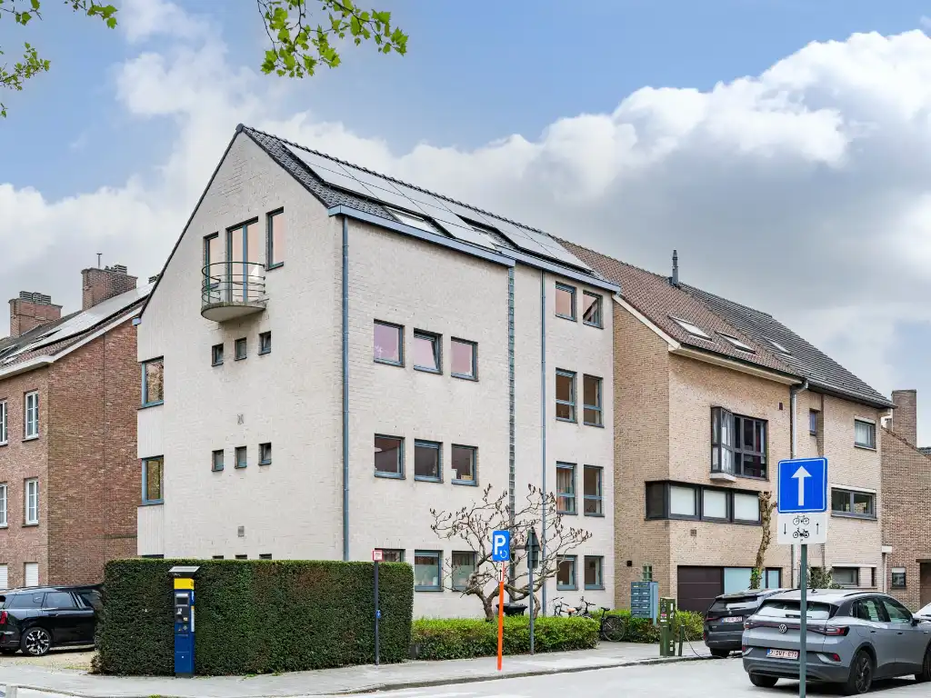 Zeldzaam aanbod - 9 studio’s en 1 appartement op een strategische ligging nabij het befaamde Miljoenenkwartier. foto {{pictureIndex}}