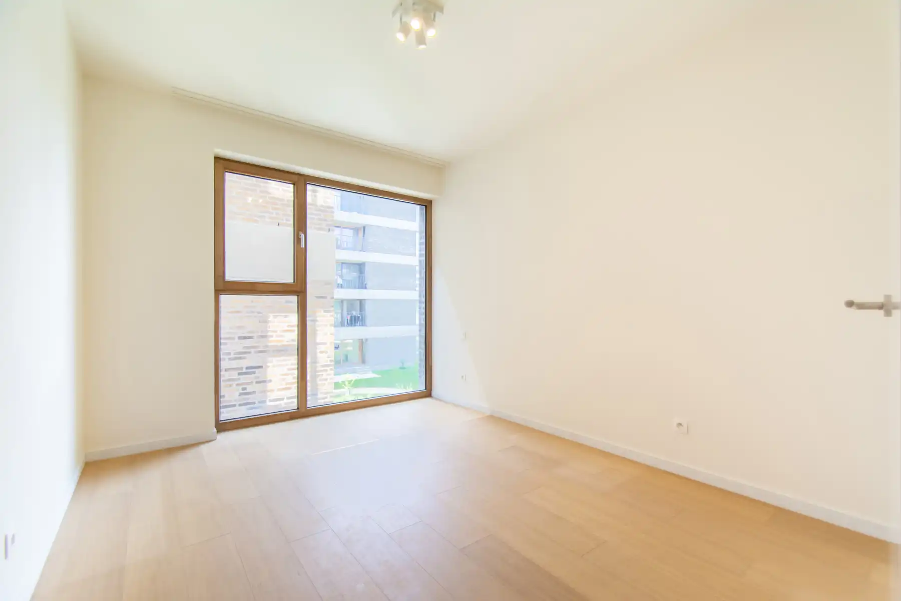 Rustig en comfortabel 3slpk appt. met terras en park  foto 10